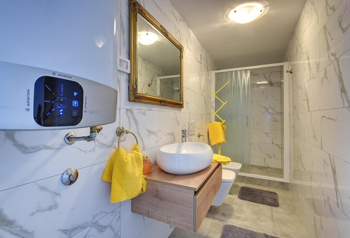 Villa Micol Gajana Bagian luar foto