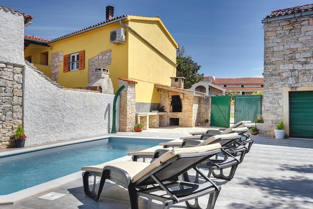 Villa Micol Gajana Bagian luar foto