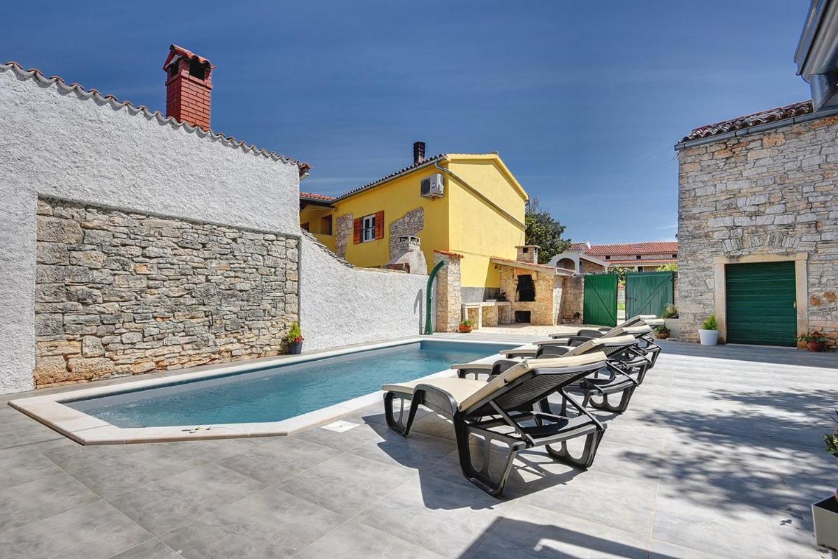 Villa Micol Gajana Bagian luar foto
