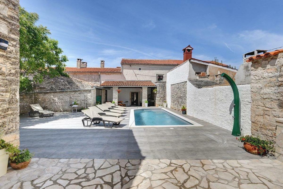 Villa Micol Gajana Bagian luar foto