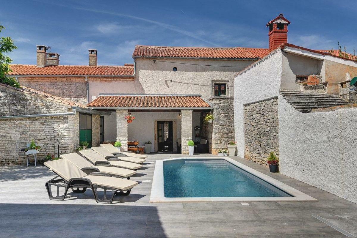 Villa Micol Gajana Bagian luar foto