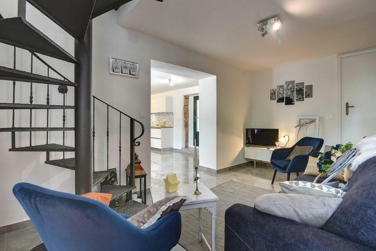 Villa Micol Gajana Bagian luar foto